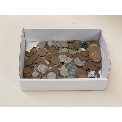 1662 - BOX OF MIXED COINS