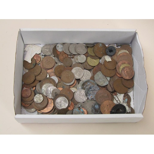 1662 - BOX OF MIXED COINS