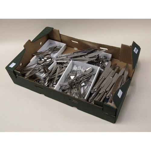 1724 - BOXED STAINLESS STEEL CUTLERY