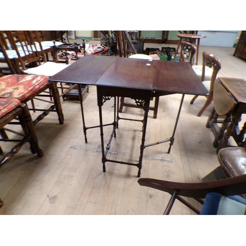 1910 - LATE VICTORIAN SPIDERLEG TWIN FLAP TABLE 60 x 68cms