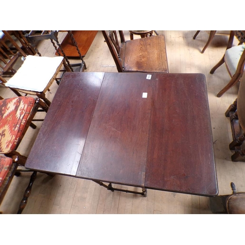 1910 - LATE VICTORIAN SPIDERLEG TWIN FLAP TABLE 60 x 68cms