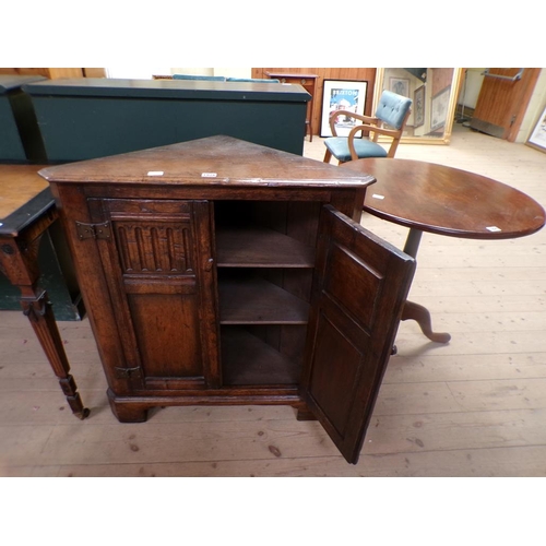 1926 - OAK CORNER CUPBOARD ENCLOSED BY TWO PANELLED DOORS 77 x 83cms