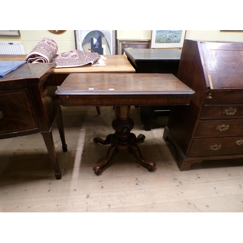 1941 - VICTORIAN ROSE WOOD FOLD OVER CARD TABLE 93 x 75cms