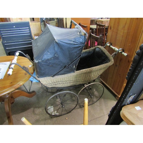 584 - VINTAGE PRAM