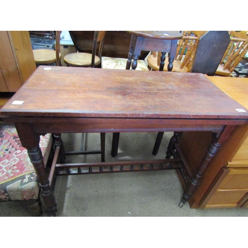 835 - VICTORIAN TABLE