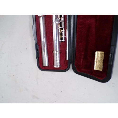 1429 - YAMAHA FLUTE IN CASE