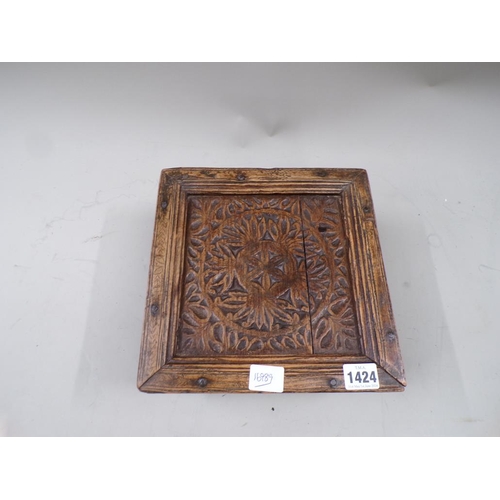 1424 - 19C CARVED WOODEN STAND, 24CM W