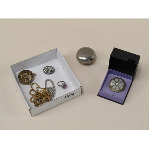 1504 - SMALL BOX OF COSTUME JEWELLERY, CHAINS AND RINGS