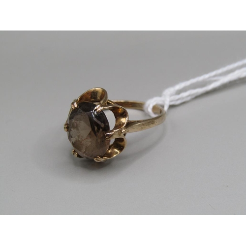 1531 - 9ct GOLD SMOKEY QUARTZ SET RING - SIZE O, 3.2g