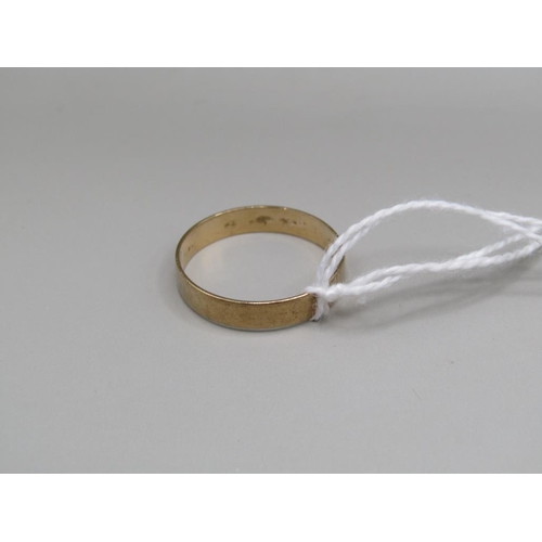 1534 - 9ct GOLD BAND SIZE R 1/2