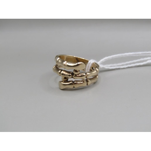 1537 - 9ct GOLD BONE BANDED RING SIZE L, 5.2g