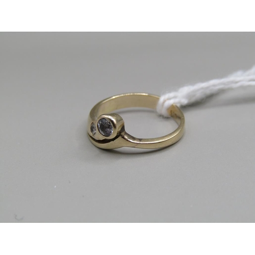 1553 - 14ct GOLD STONE SET RING SIZE H