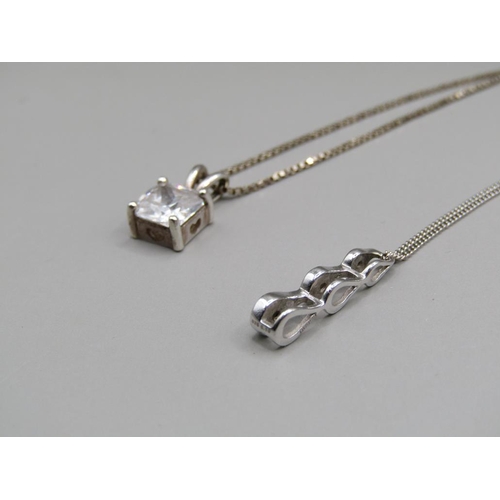 1565 - 18ct GOLD CHAIN WITH SILVER PENDANT AND 9ct GOLD PENDANT WITH SILVER CHAIN