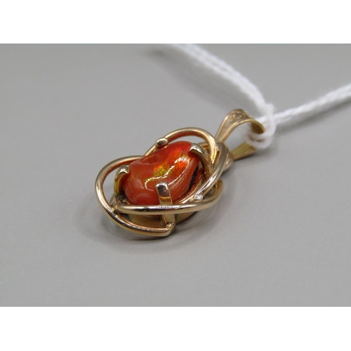 1566 - 14ct OPAL SET PENDANT 3.9g