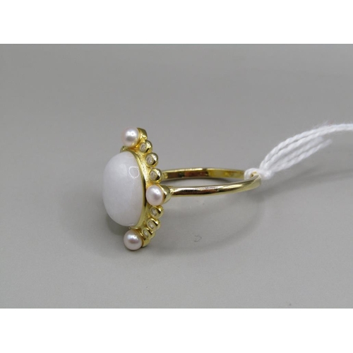 1580 - SILVER GILT JADE AND PEARL RING SIZE P