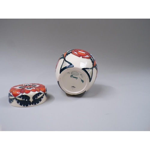 1713 - MOORCROFT TUBELINED GINGER JAR AND COVER, c.2009 16.5cms H