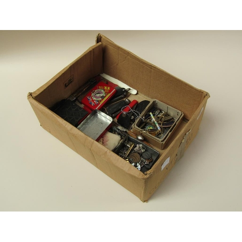 1660 - BOX TO INC. POCKET KNIVES, COMPACTS ETC.