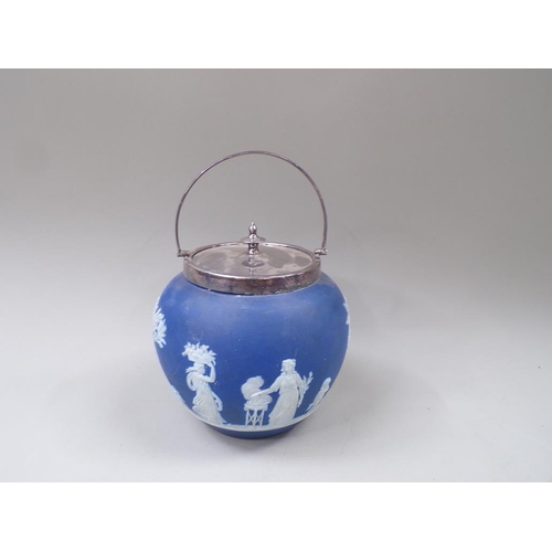 1818 - WEDGWOOD JASPERWARE BISCUIT BARREL WITH SILVER PLATED MOUNT, DECORATED WITH MUSES, 14CM H