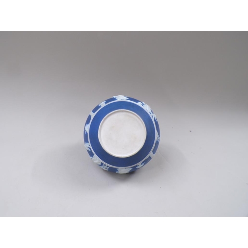 1818 - WEDGWOOD JASPERWARE BISCUIT BARREL WITH SILVER PLATED MOUNT, DECORATED WITH MUSES, 14CM H