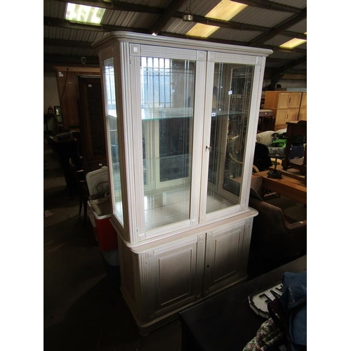 580 - MODERN DISPLAY CABINET