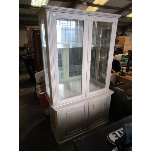 580 - MODERN DISPLAY CABINET