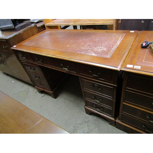 660 - REPRODUCTION LEATHER TOP DESK