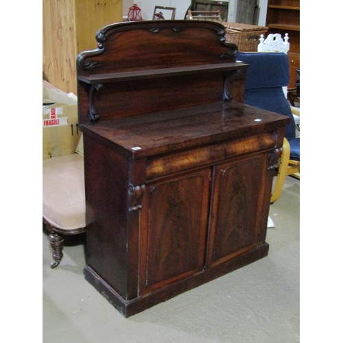 669 - VICTORIAN CHIFFONIER