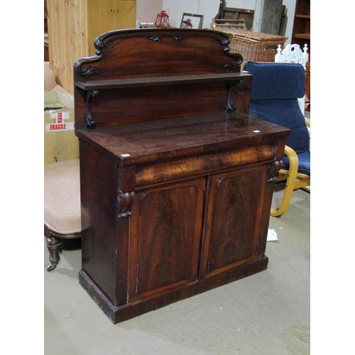 669 - VICTORIAN CHIFFONIER