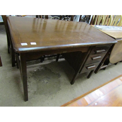 685 - OAK DESK