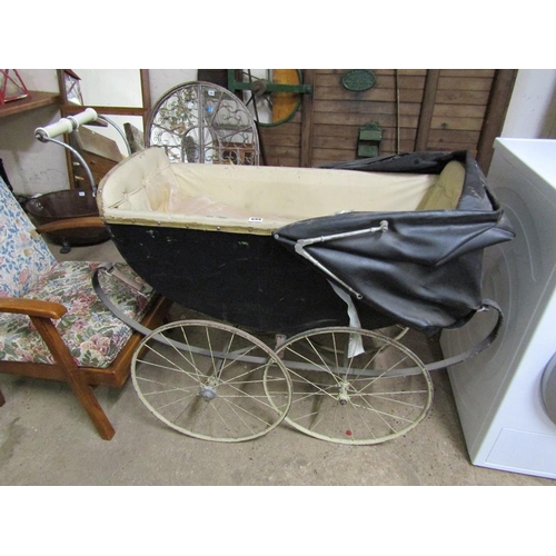 699 - VINTAGE PRAM