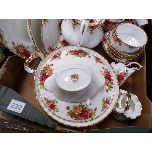 232 - ROYAL ALBERT OLD COUNTRY ROSES TEAWARES