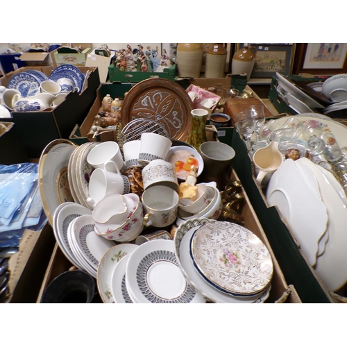 447 - BOX OF MIXED CHINA AND TEAWARES