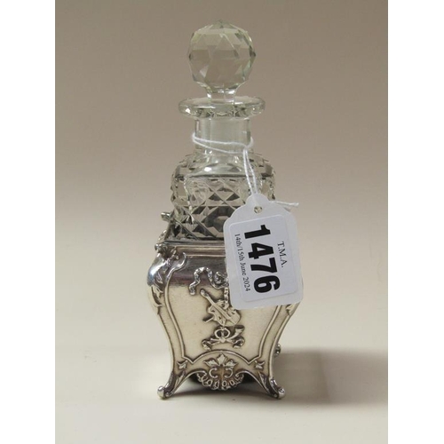 1476 - CUT GLASS BOTTLE AND STOPPER MOUNTED IN A SILVER STAND, WILLIAM COMYNS AND SONS, LONDON 1901