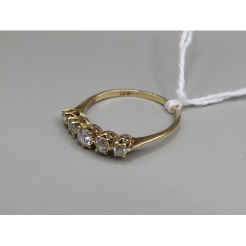 1536 - 18ct GOLD AND DIAMOND FIVE STONE RING SIZE M 1/2