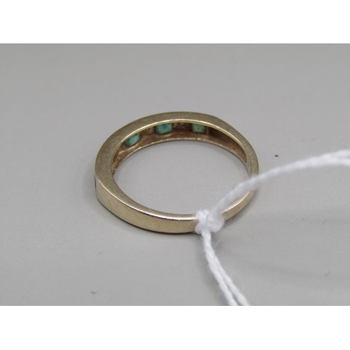 1542 - 9ct GOLD STONE SET BAND SIZE M 1/2