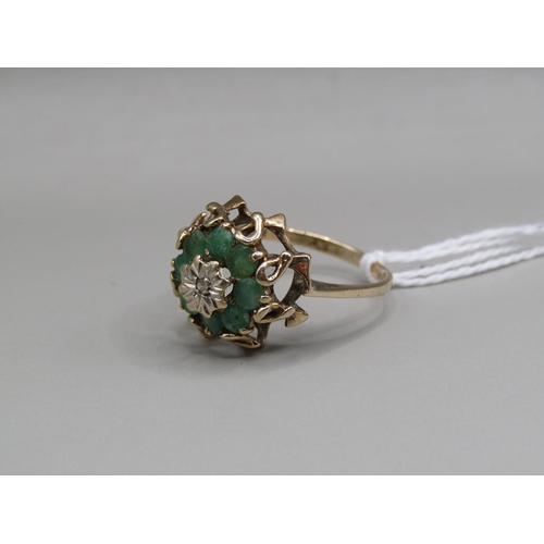 1549 - 9ct GOLD GREENSTONE SET RING SIZE P