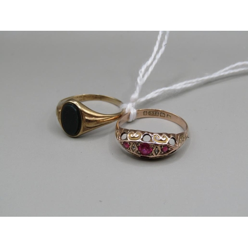 1551 - 9ct GOLD BLOODSTONE SET RING AND 9ct GOLD GYPSY RING