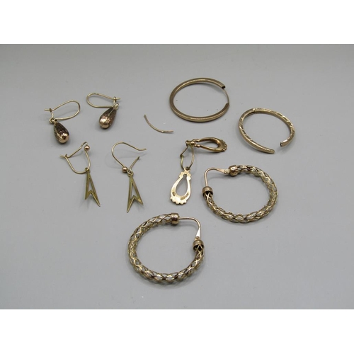 1562 - BOX OF 9ct AND OTHER EARRINGS