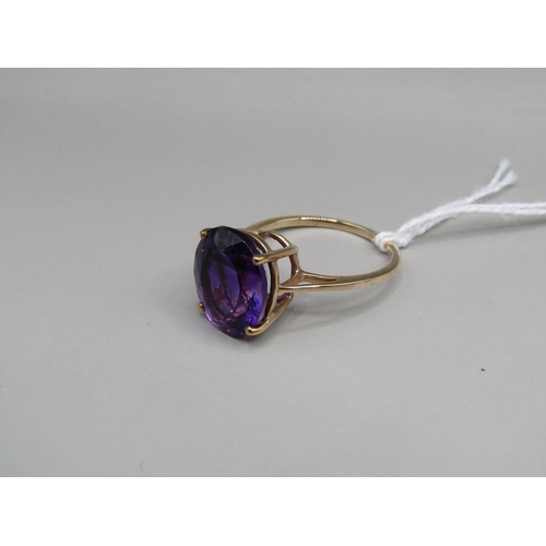 1571 - 9ct GOLD AMETHYST SET RING SIZE S