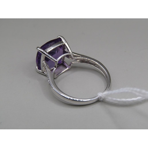 1572 - 9ct WHITE GOLD STONE SET RING SIZE S