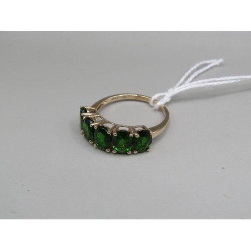 1581 - 9ct GOLD GREEN FIVE STONE SET RING SIZE S