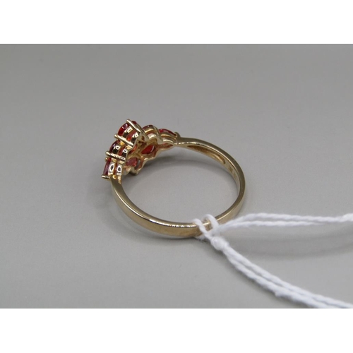 1584 - 9ct GOLD RED STONE SET RING SIZE S