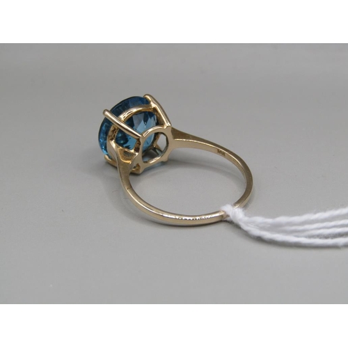 1588 - 9ct GOLD BLUE STONE SET RING SIZE S