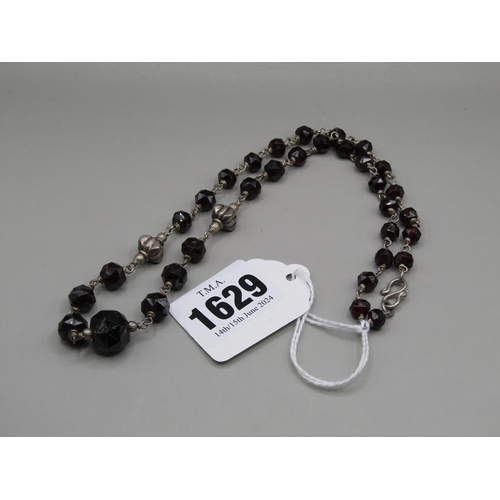 1629 - SILVER GARNET NECKLACE