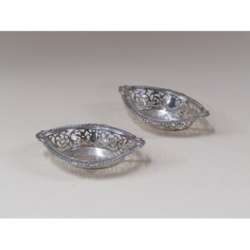 1689 - PAIR OF PIERCED SILVER DISHES WILLIAM NEAL CHESTER 1906 5ozt