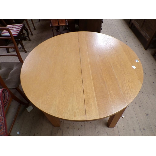 1926 - MODERN OAK CIRCULAR DINING TABLE