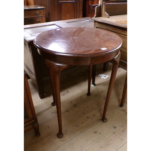 1943 - MAHOGANY CIRCULAR OCCASIONAL TABLE