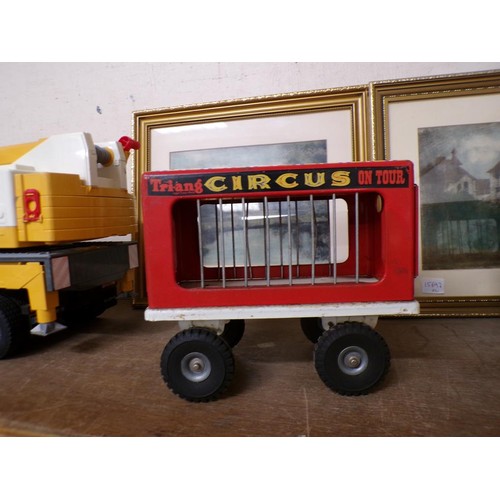 22A - TRIANG CIRCUS ON TOUR TRUCK AND TRAILER