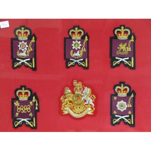 1239 - DISPLAY OF REGIMENTAL CRESTS THE IRISH GUARDS, F/G,