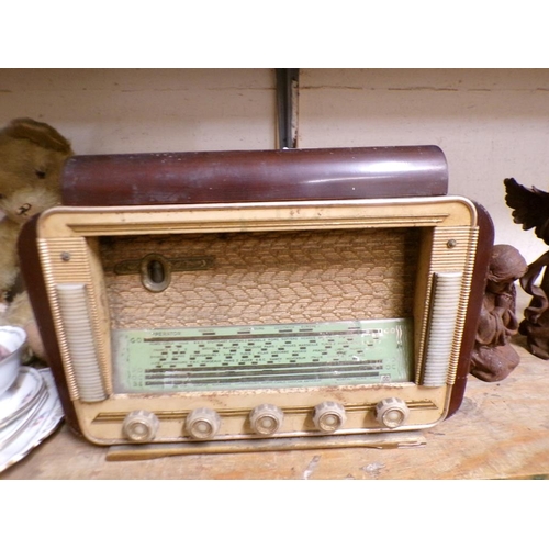 81 - VINTAGE RADIO